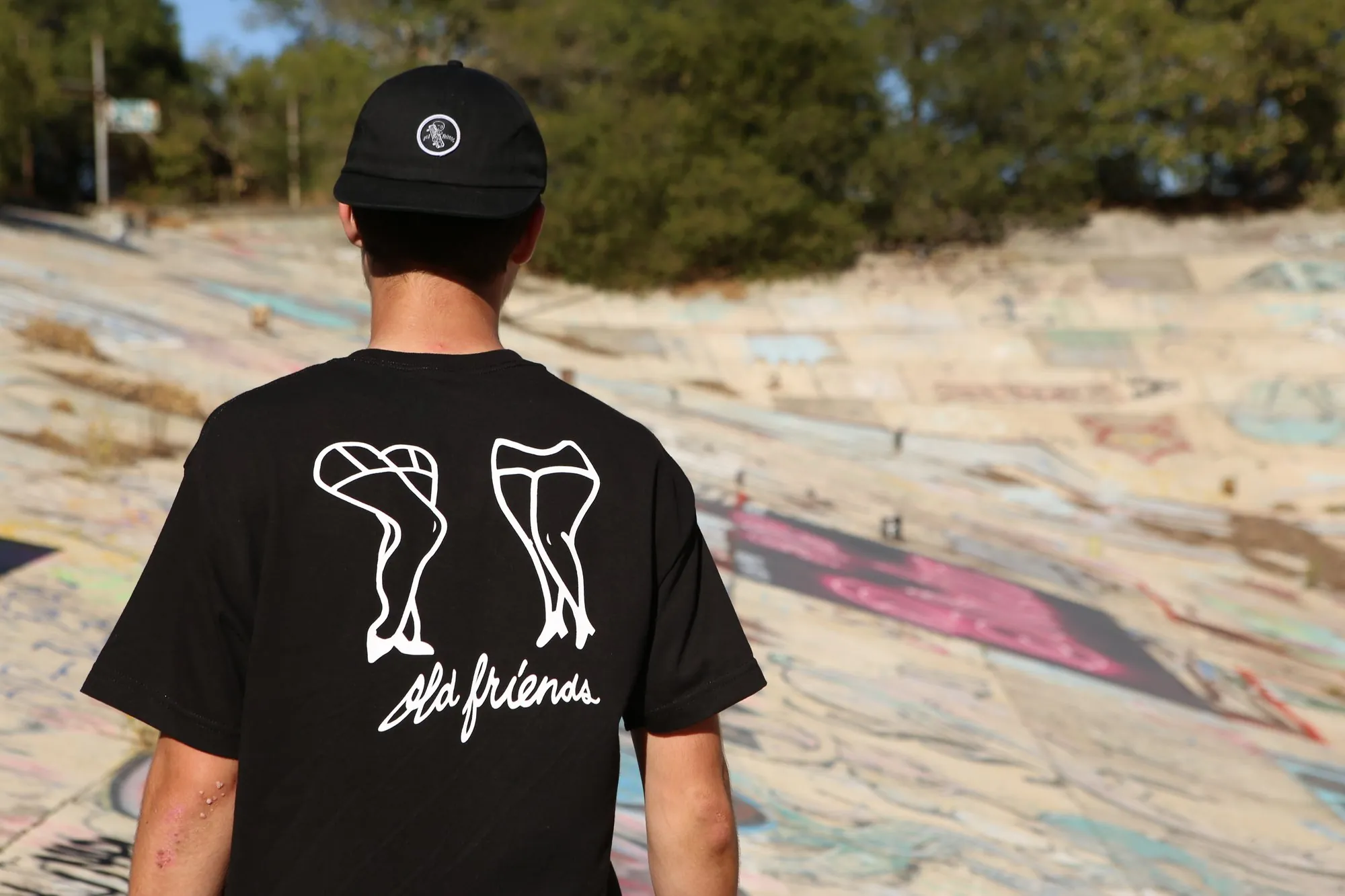 LEGS TEE — AT THE PARK